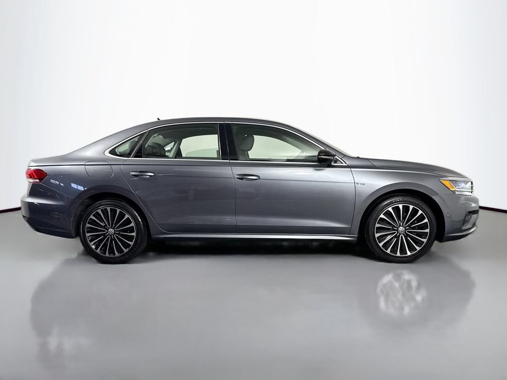 Used 2022 Volkswagen Passat 2.0T FWD image 4