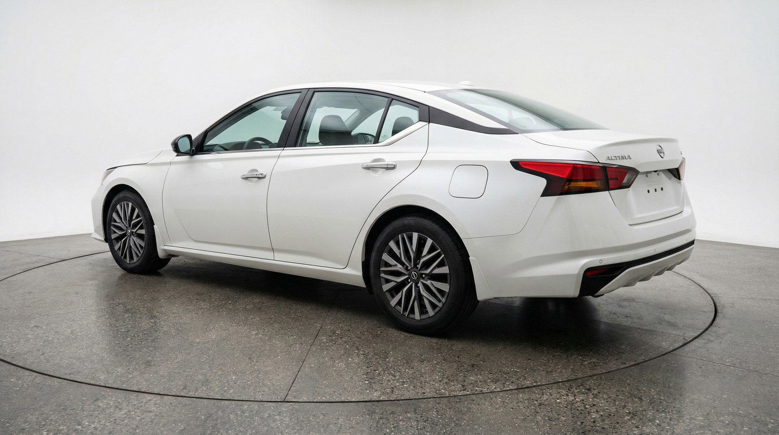 Used 2025 Nissan Altima 2.5 SV FWD image 6