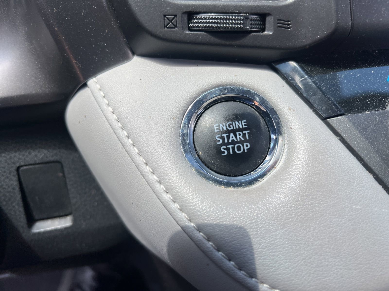 Used 2017 Toyota RAV4 XLE FWD image 7
