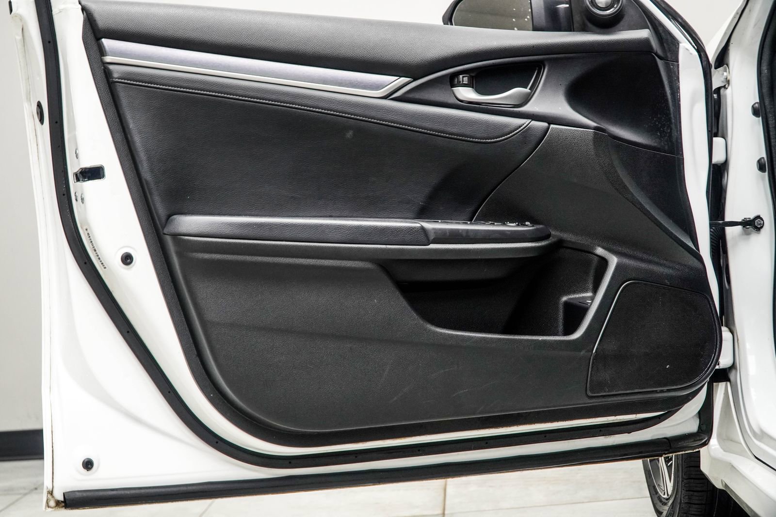 Used 2018 Honda Civic Touring image 28