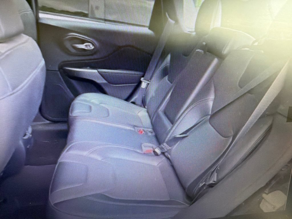 Certified 2022 Jeep Cherokee Latitude Lux AWD/4WD image 16