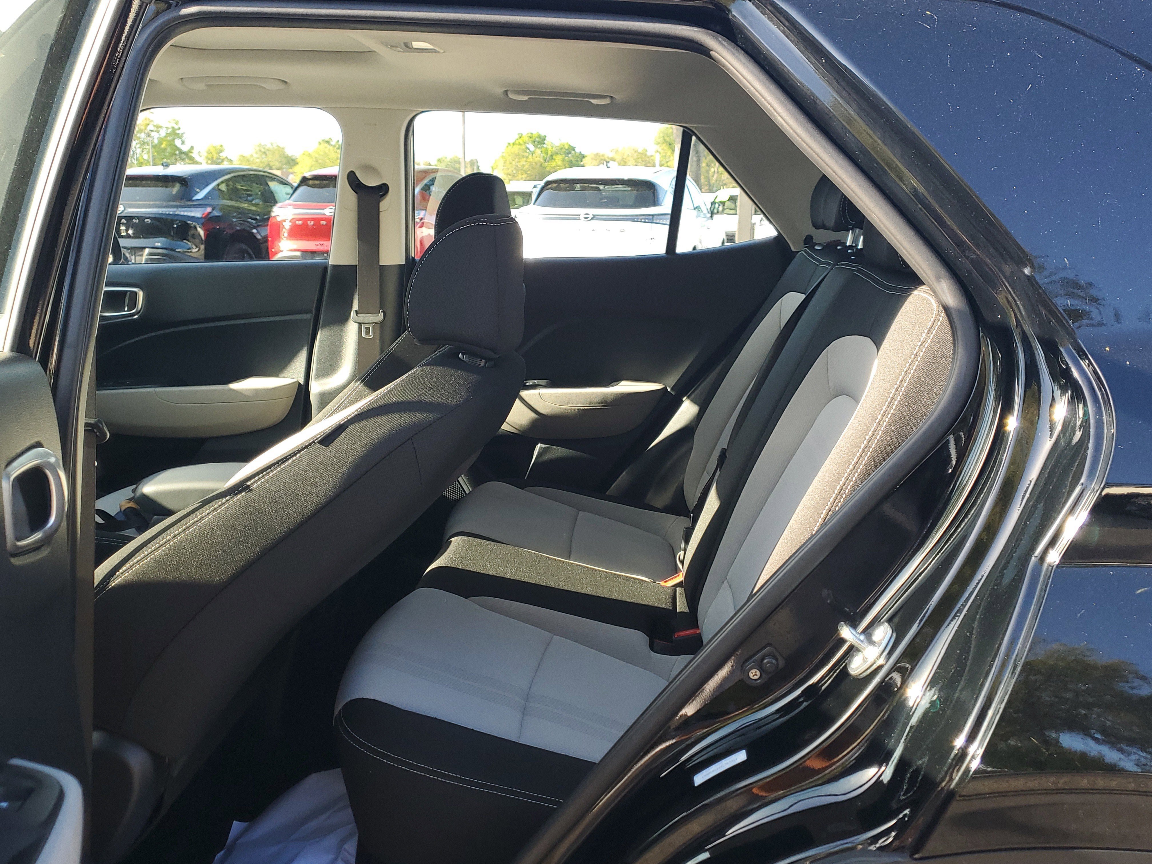 Used 2025 Hyundai Venue SEL FWD image 12