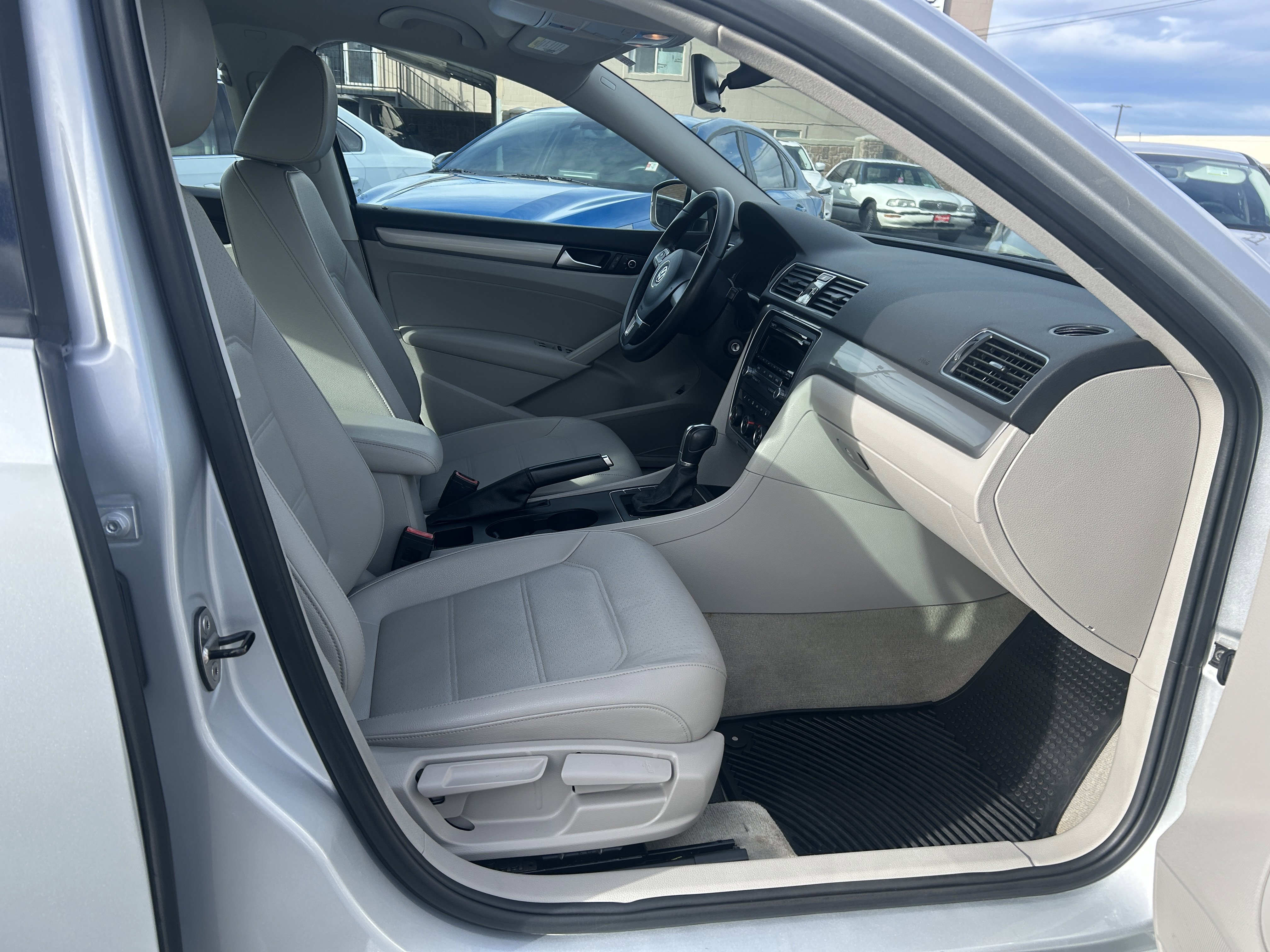 Used 2014 Volkswagen Passat 1.8T Wolfsburg Edition image 12