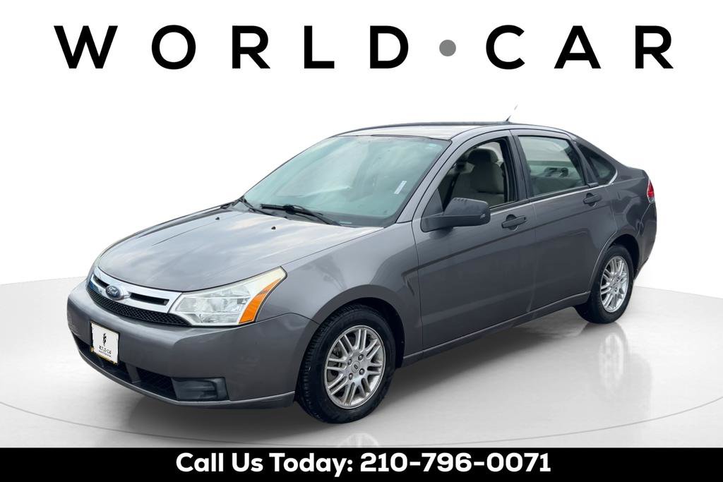 Used 2010 Ford Focus SE image 3