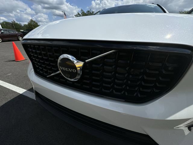 New 2025 Volvo XC40 B5 Plus w/ Protection Package Premier image 31