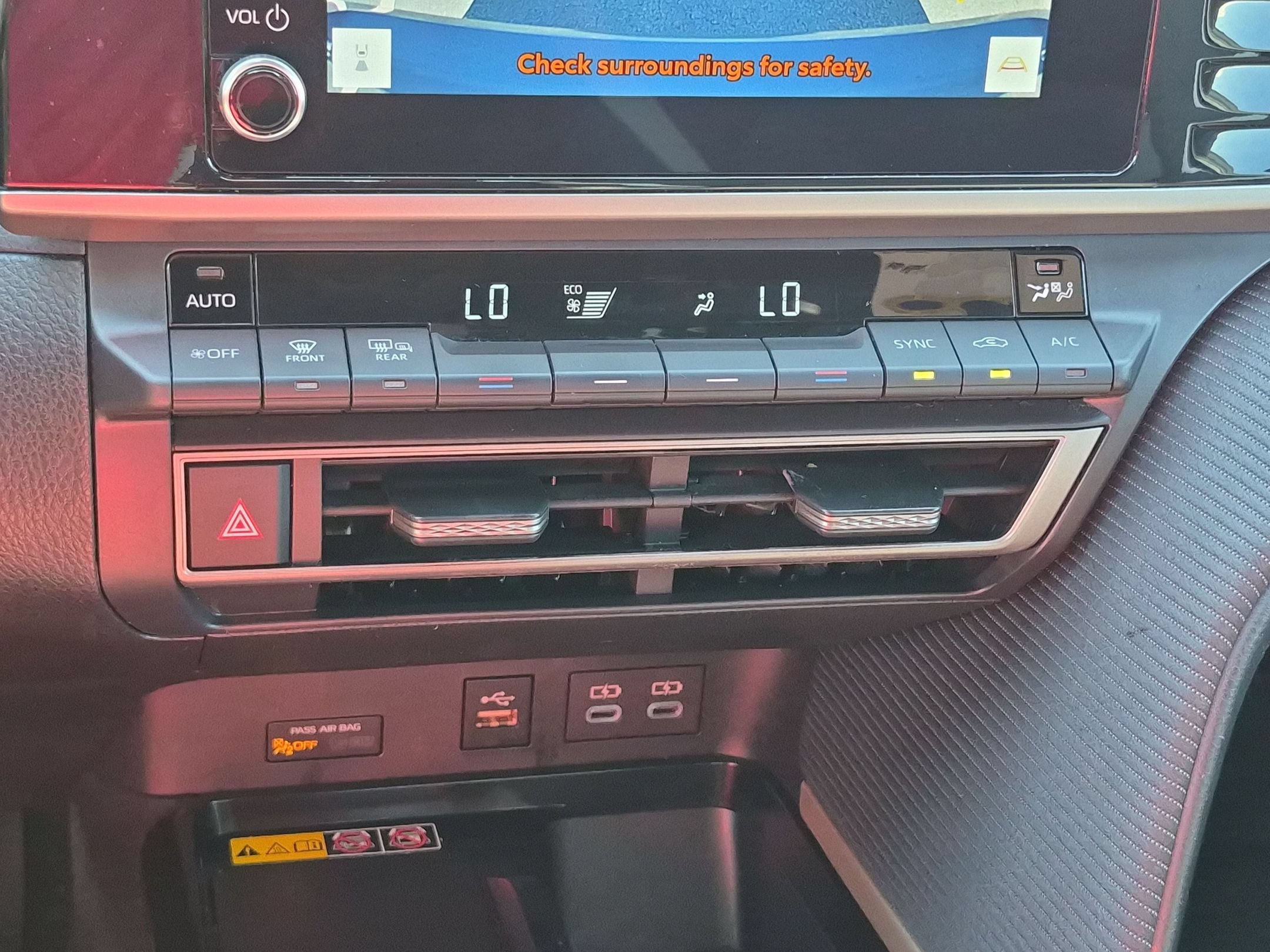 Used 2025 Toyota Camry SE FWD image 25