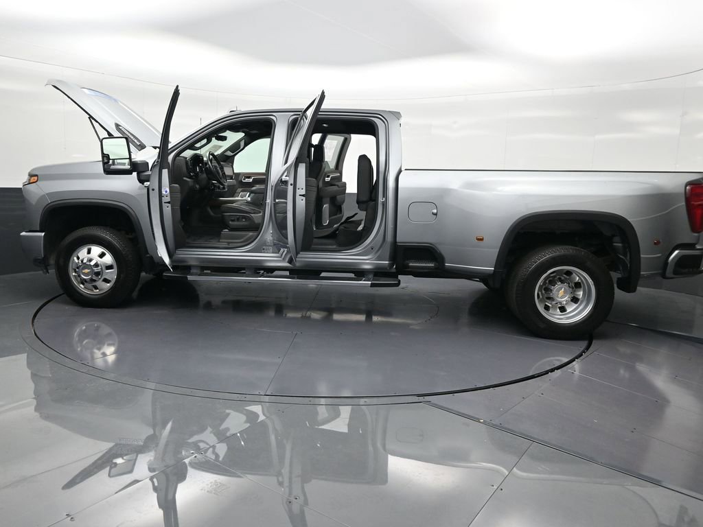 Used 2025 Chevrolet Silverado 3500 High Country w/ High Country Premium Package image 34