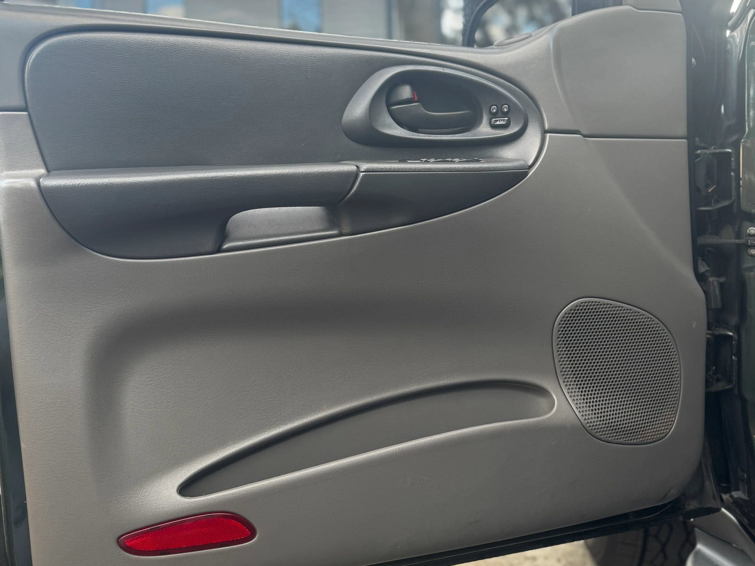 Used 2002 Chevrolet TrailBlazer LTZ image 21