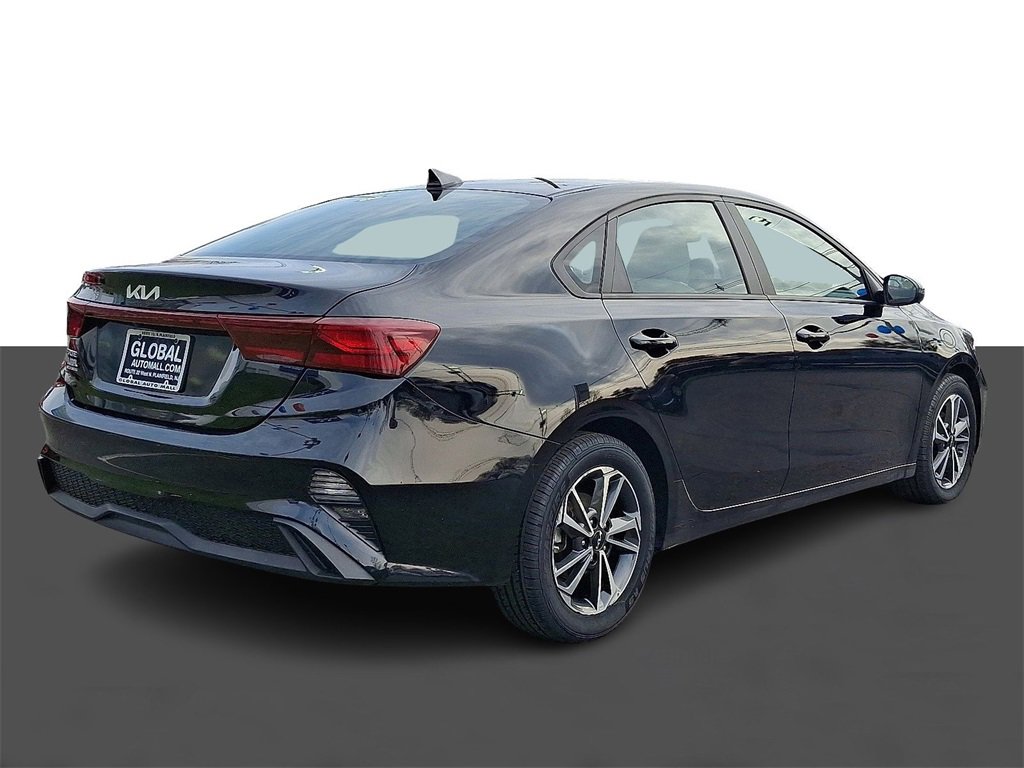 Used 2023 Kia Forte LXS w/ LXS Technology Package image 7