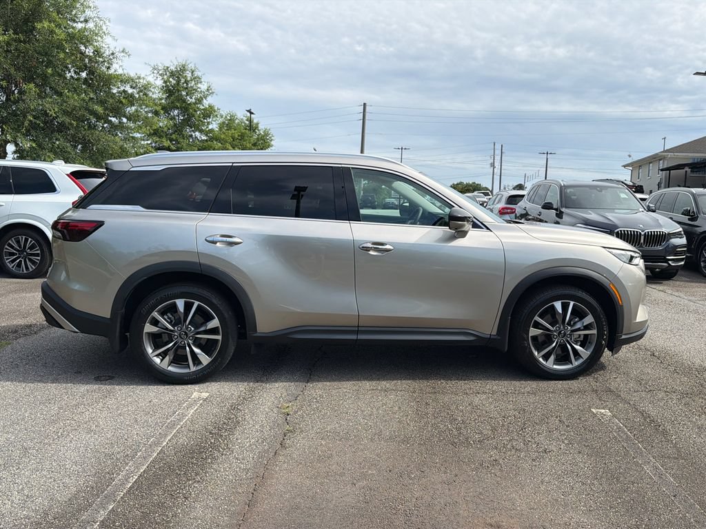Used 2023 INFINITI QX60 Luxe w/ Cargo Package FWD image 8