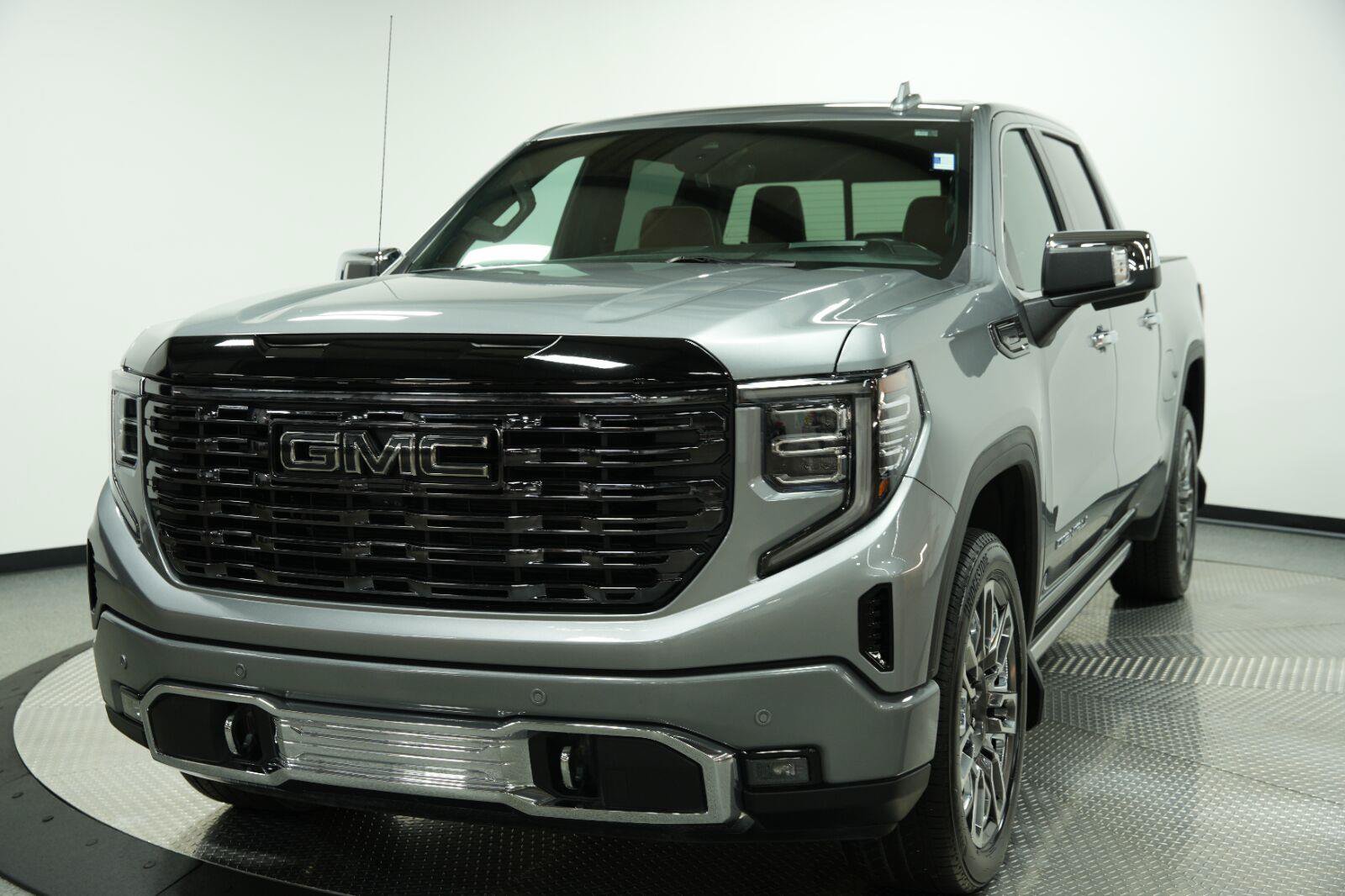 Certified 2025 GMC Sierra 1500 Denali Ultimate AWD/4WD image 4