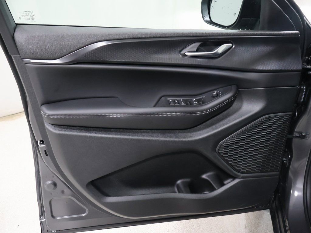 New 2025 Jeep Grand Cherokee Laredo w/ Luxury Tech Group I image 10