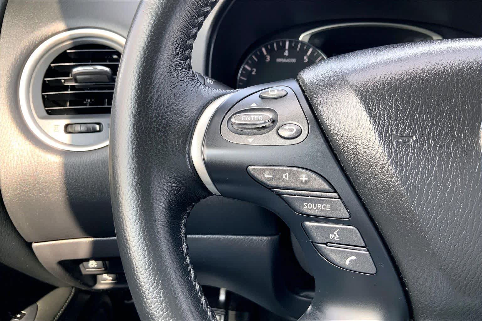 Used 2019 Nissan Pathfinder SV AWD/4WD image 21