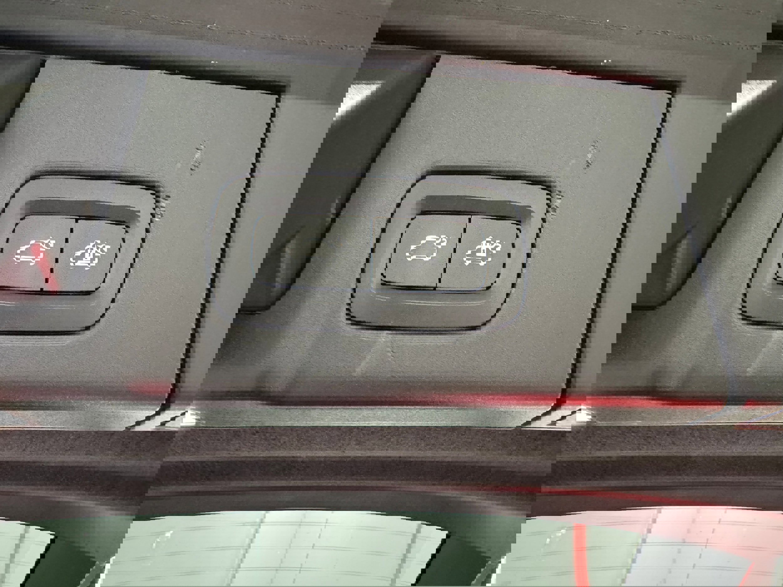 Used 2018 Volvo V90 T6 Cross Country w/ Convenience Package image 32