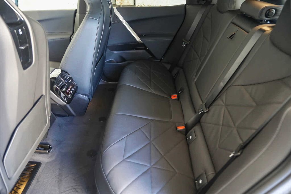 Used 2025 BMW iX xDrive50 w/ Premium Package image 18