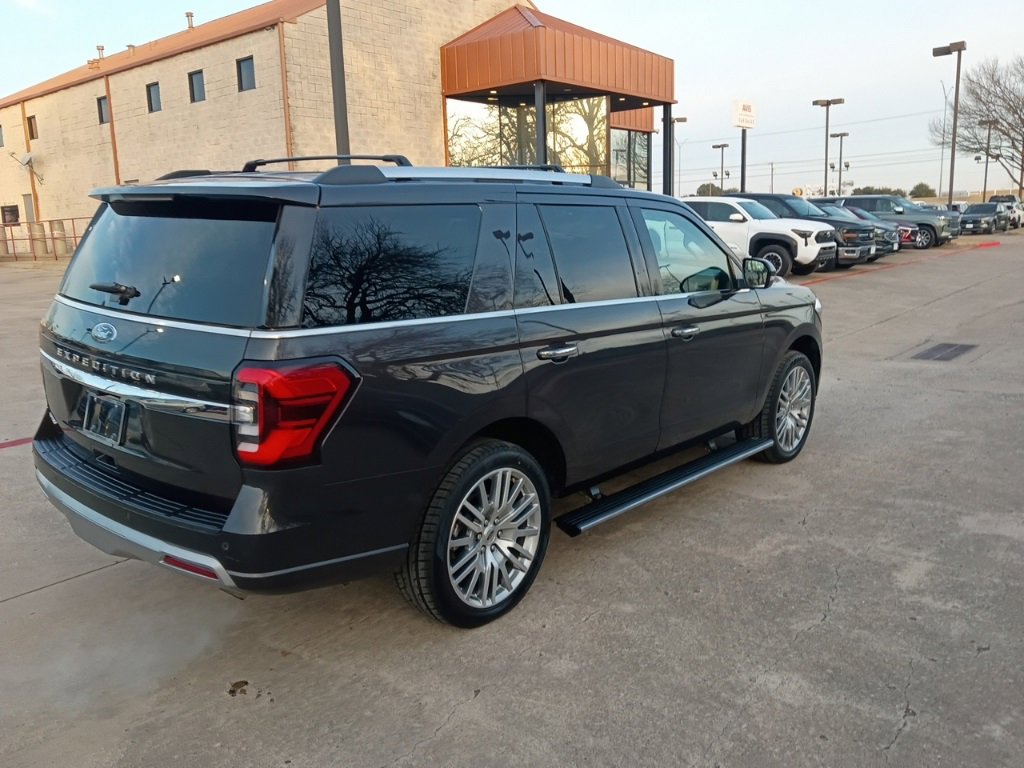 Used 2024 Ford Expedition Limited image 5