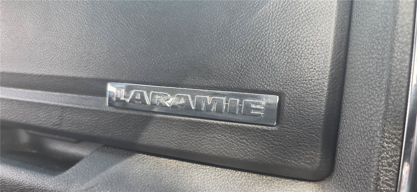 Used 2015 RAM 2500 Laramie w/ Black Appearance Group AWD/4WD image 11
