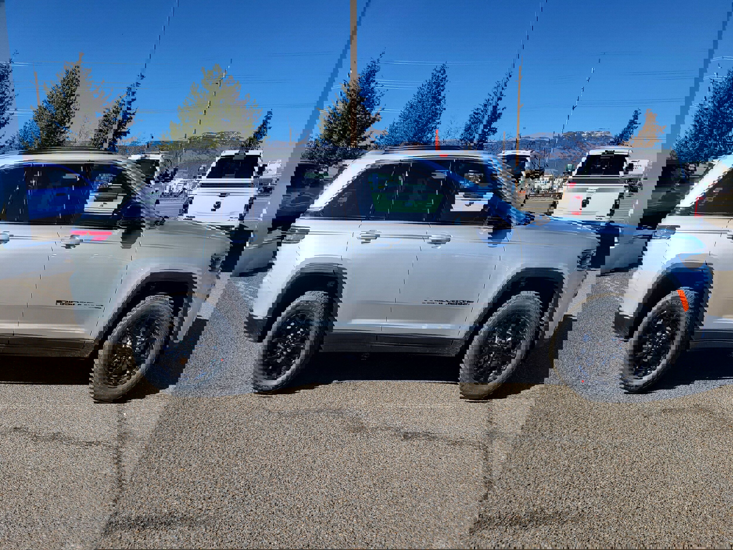 New 2026 Jeep Grand Cherokee Altitude image 2