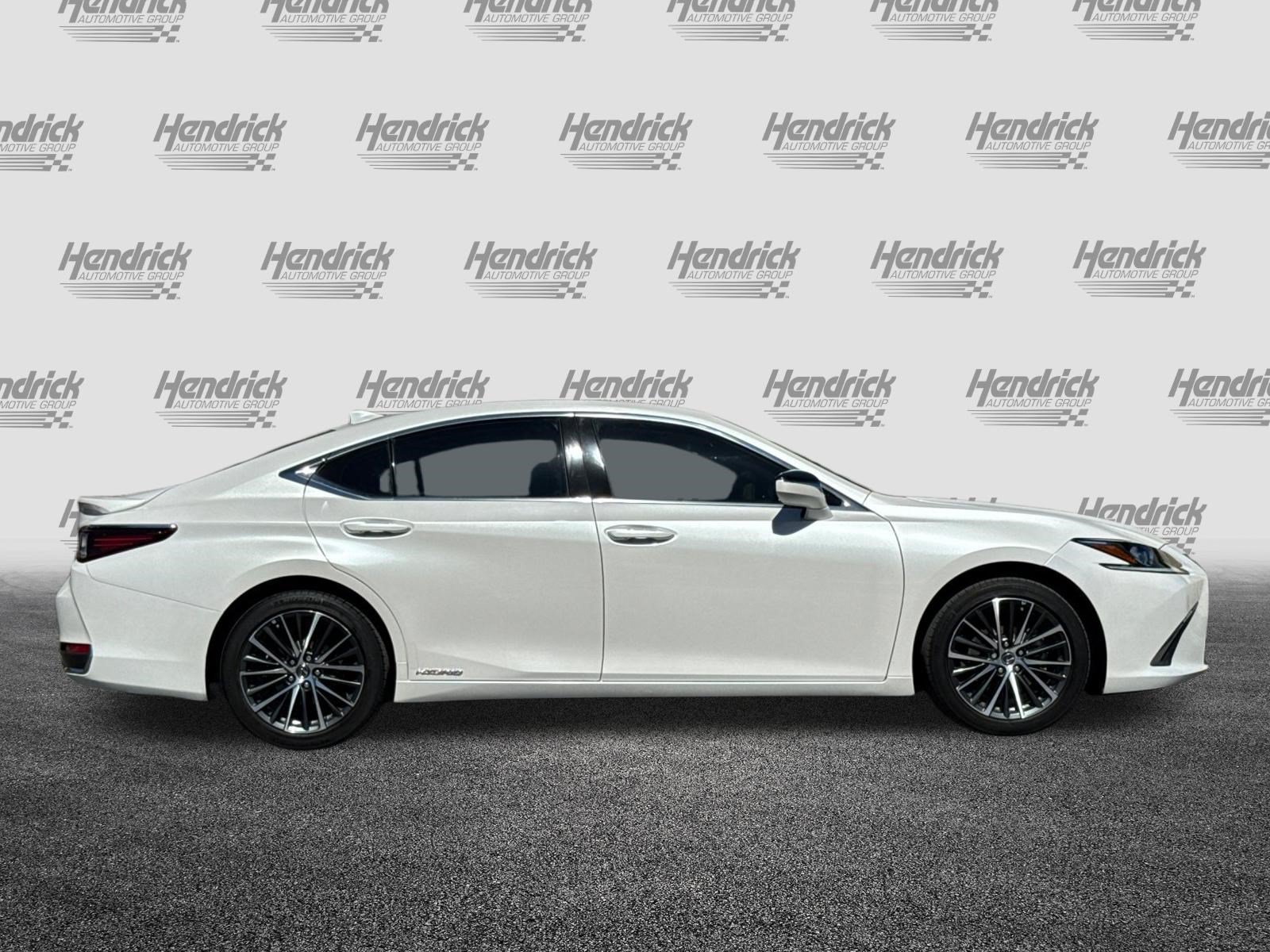 Certified 2022 Lexus ES 300h w/ Premium Package FWD image 3
