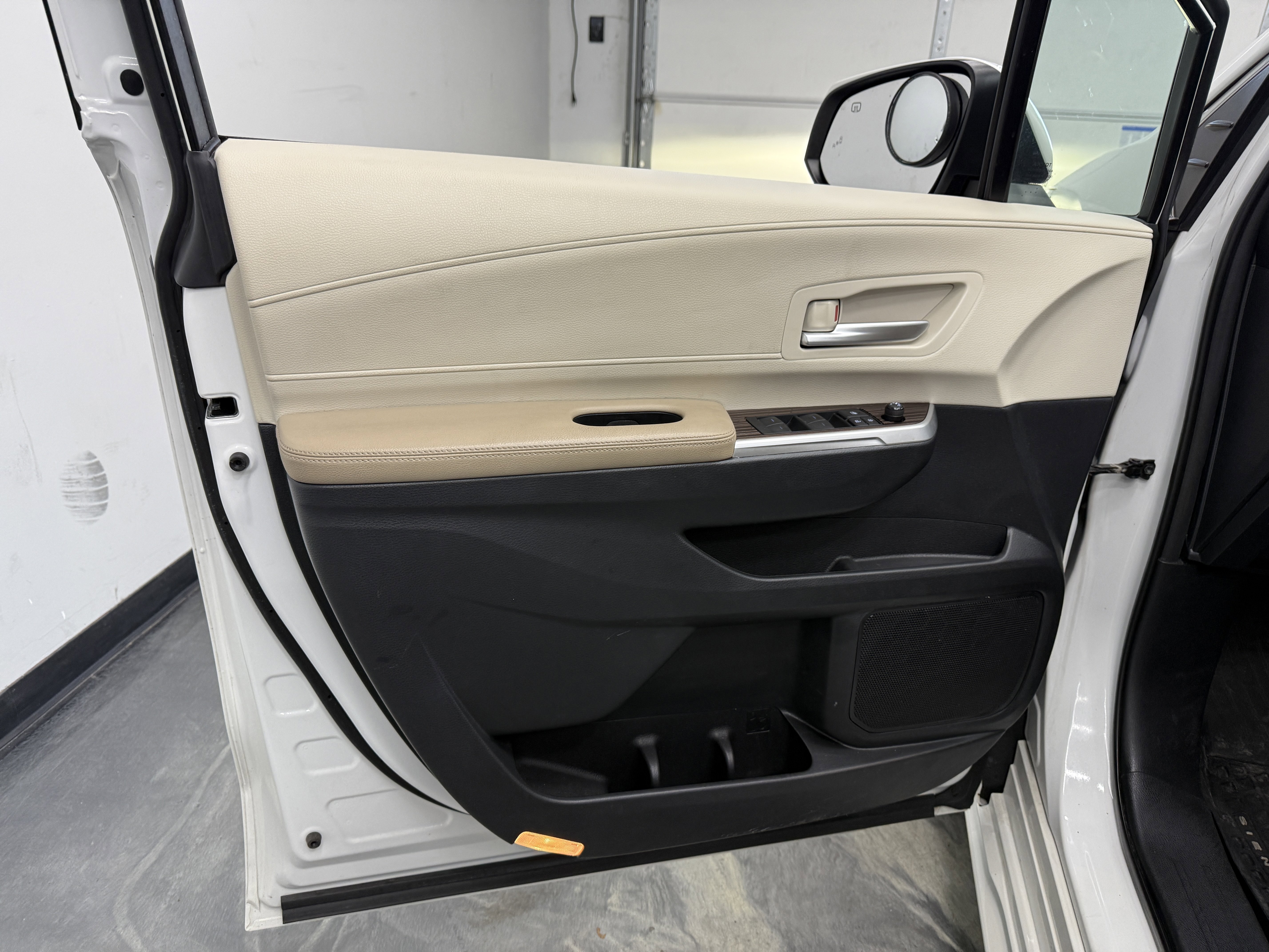 Used 2021 Toyota Sienna XLE image 10