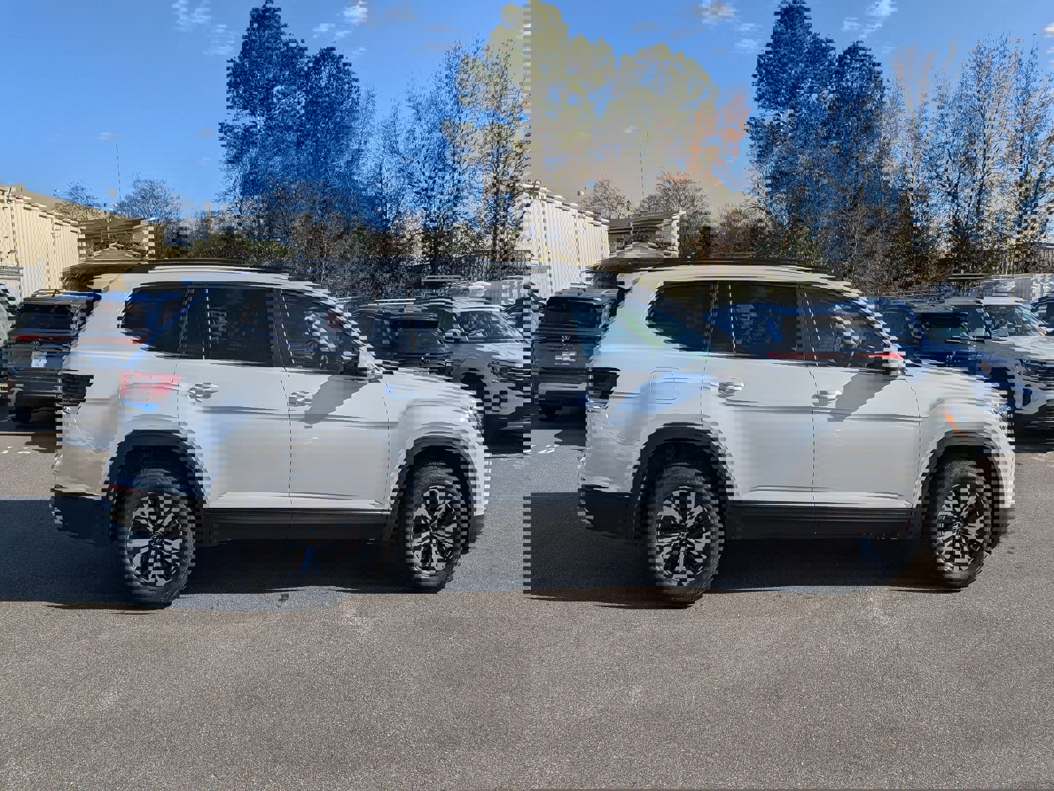 New 2026 Volkswagen Atlas SE image 2