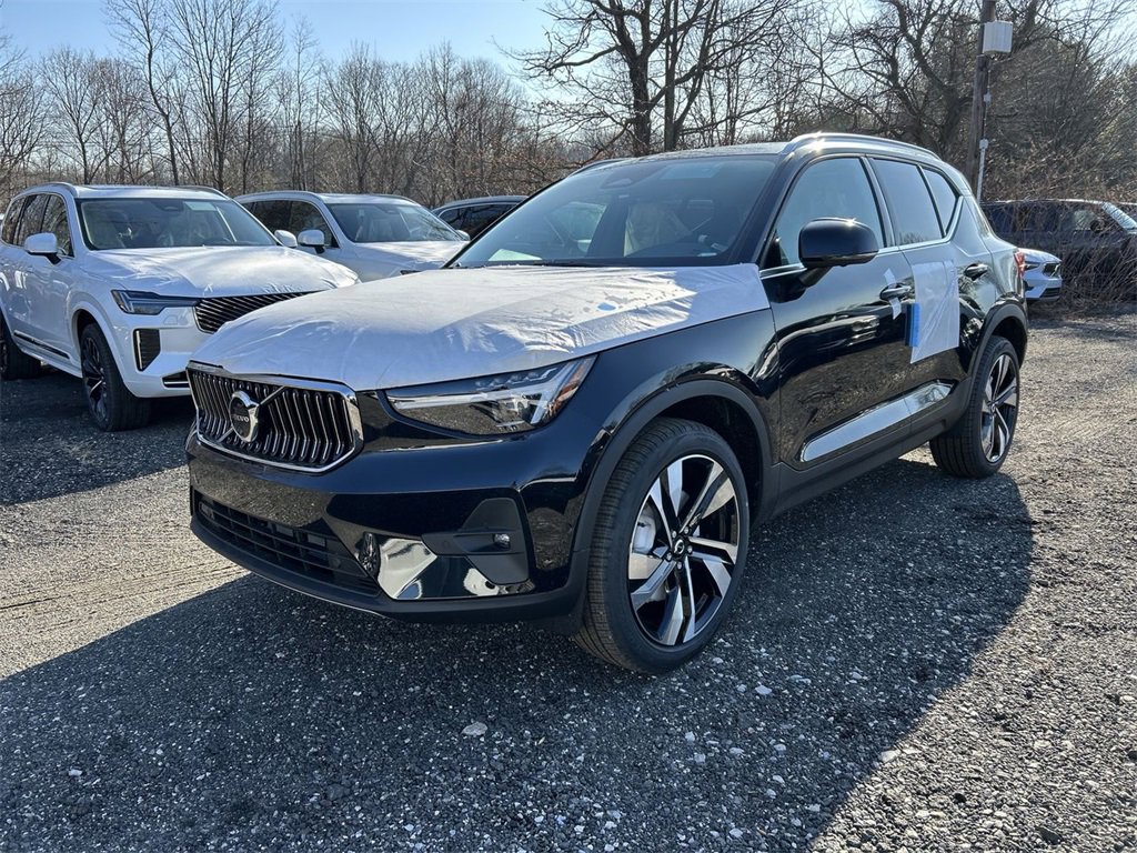 New 2025 Volvo XC40 B5 Ultra w/ Protection Package Premier image 4