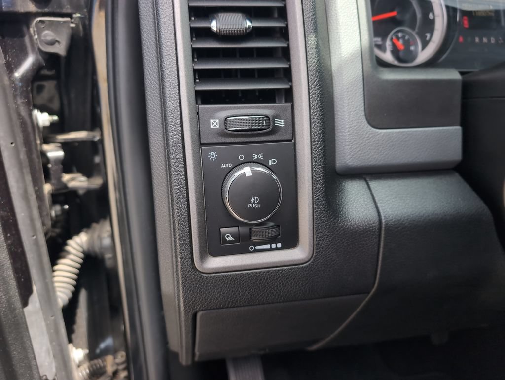 Used 2018 RAM 1500 Express w/ Black Ram 1500 Express Group AWD/4WD image 16