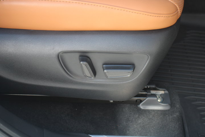 Certified 2025 Toyota Highlander Platinum AWD/4WD image 24
