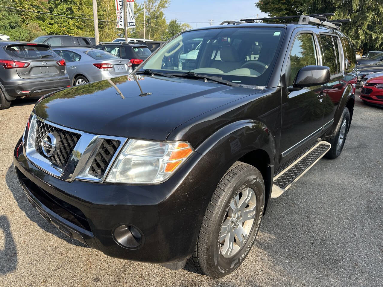 Used 2011 Nissan Pathfinder Silver image 2