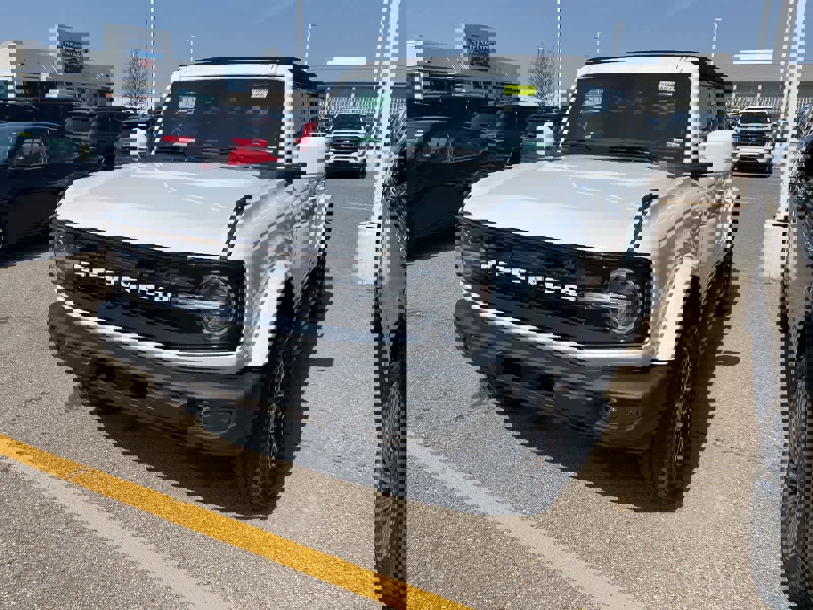 Used 2023 Ford Bronco Outer Banks image 3