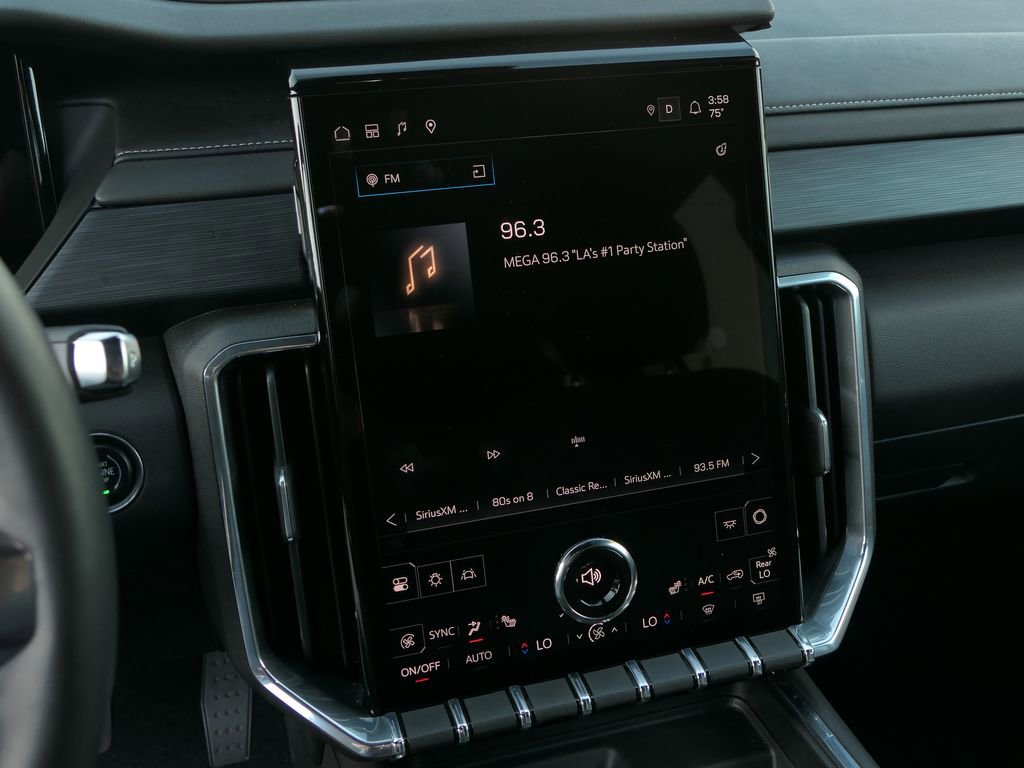 Used 2025 GMC Acadia Elevation image 20