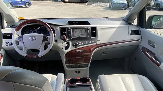 Used 2014 Toyota Sienna Limited w/ Limited Premium Package image 13
