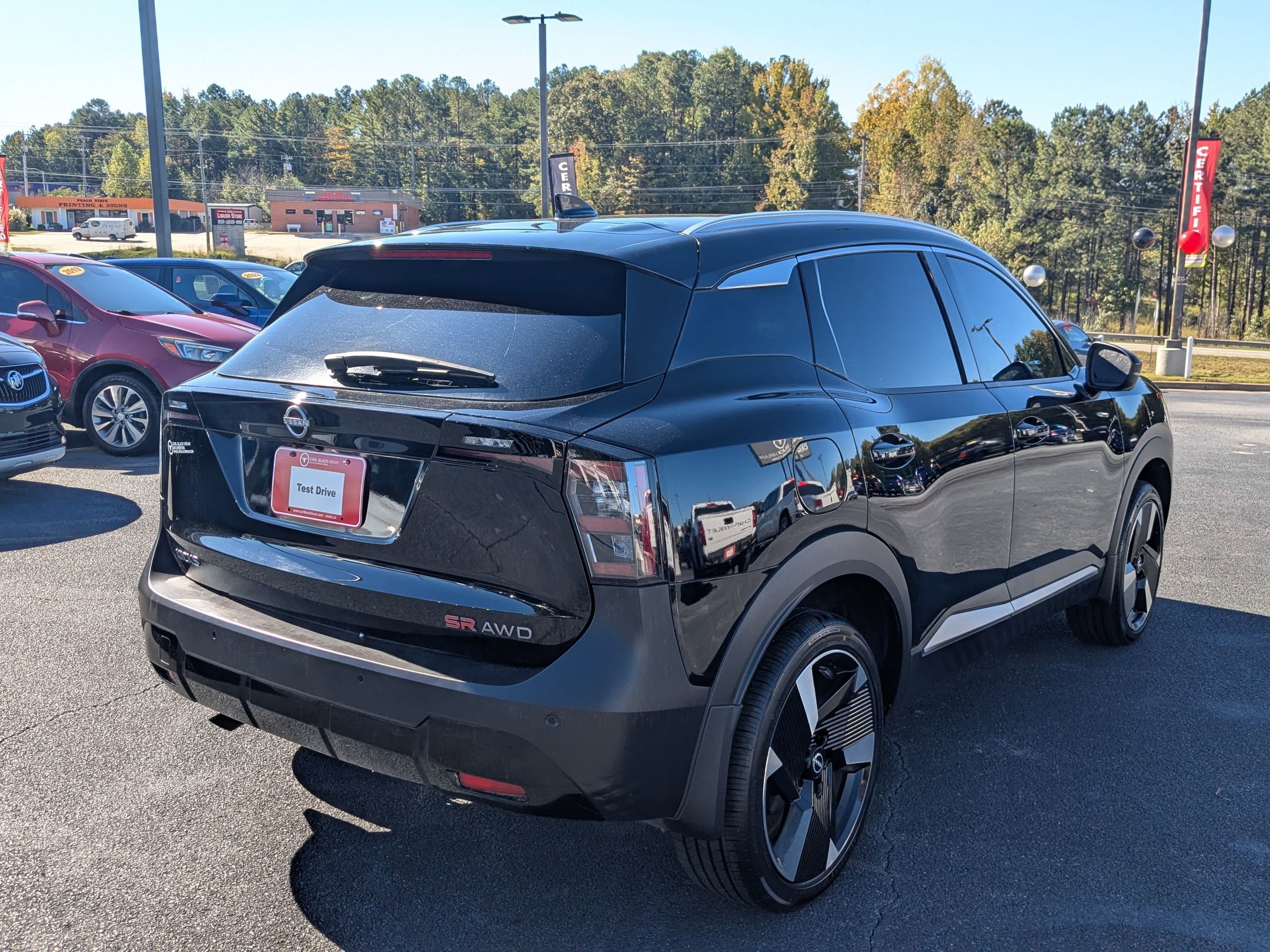 Used 2025 Nissan Kicks SR w/ Illumination Package image 5