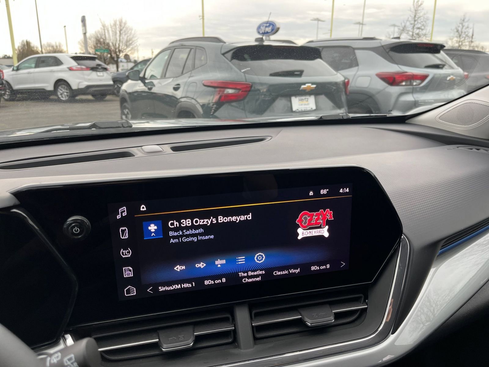 Used 2025 Chevrolet Trax LT FWD image 17