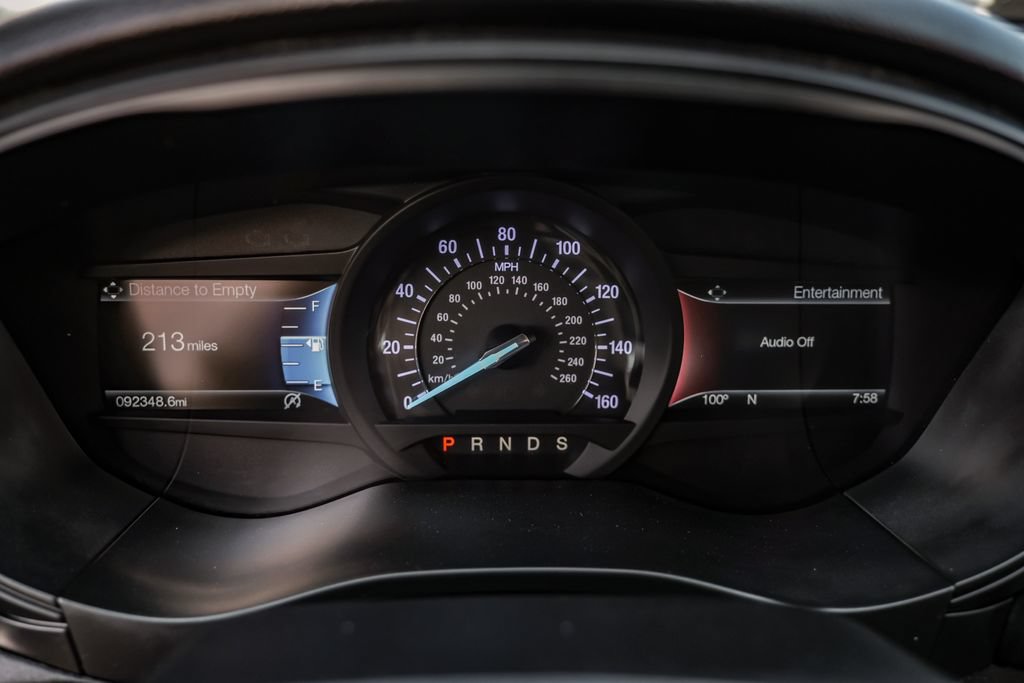 Used 2018 Ford Fusion SE w/ Fusion SE Technology Package FWD image 17