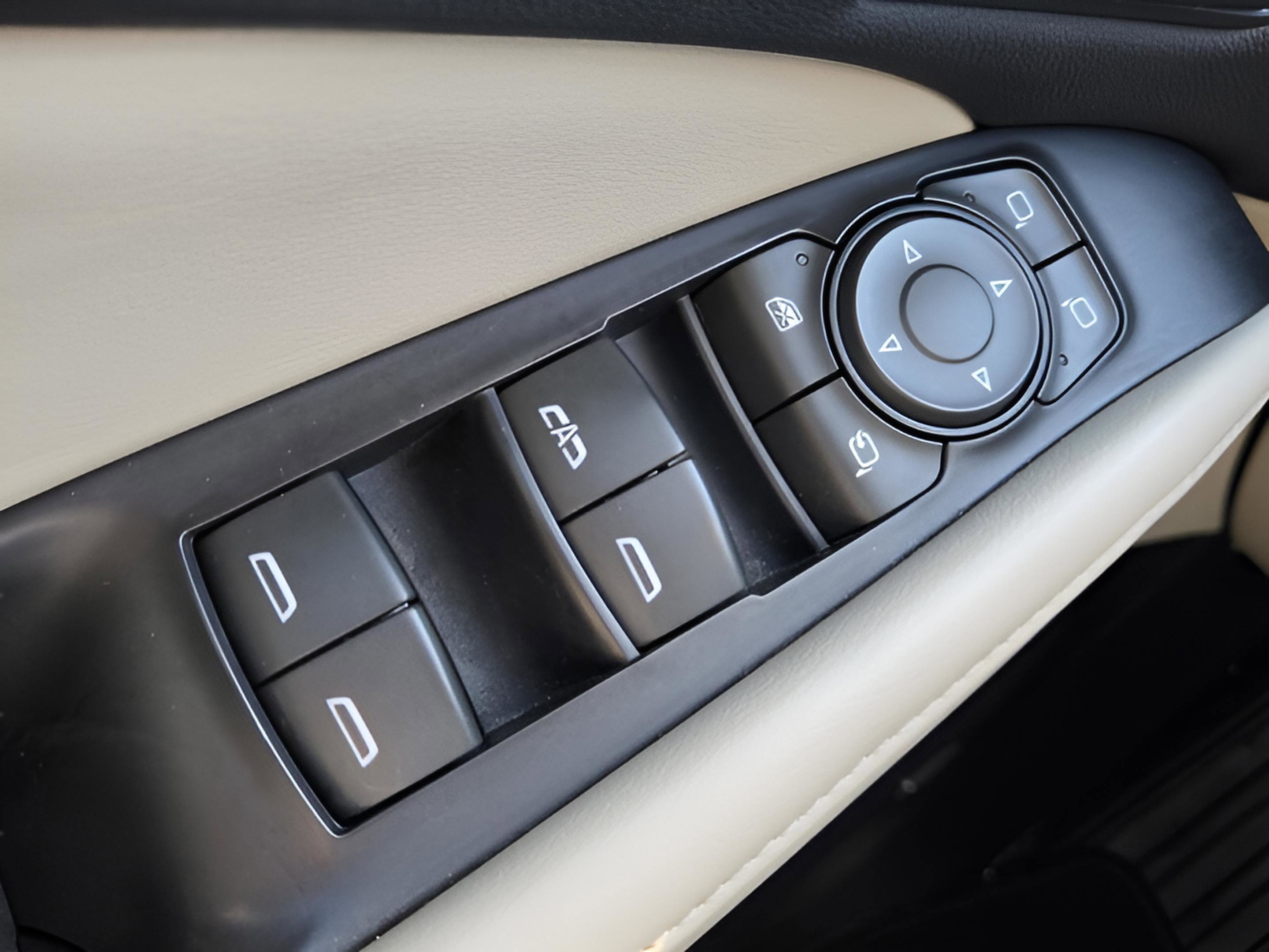 Used 2018 Buick Enclave Premium w/ Experience Buick Package image 28