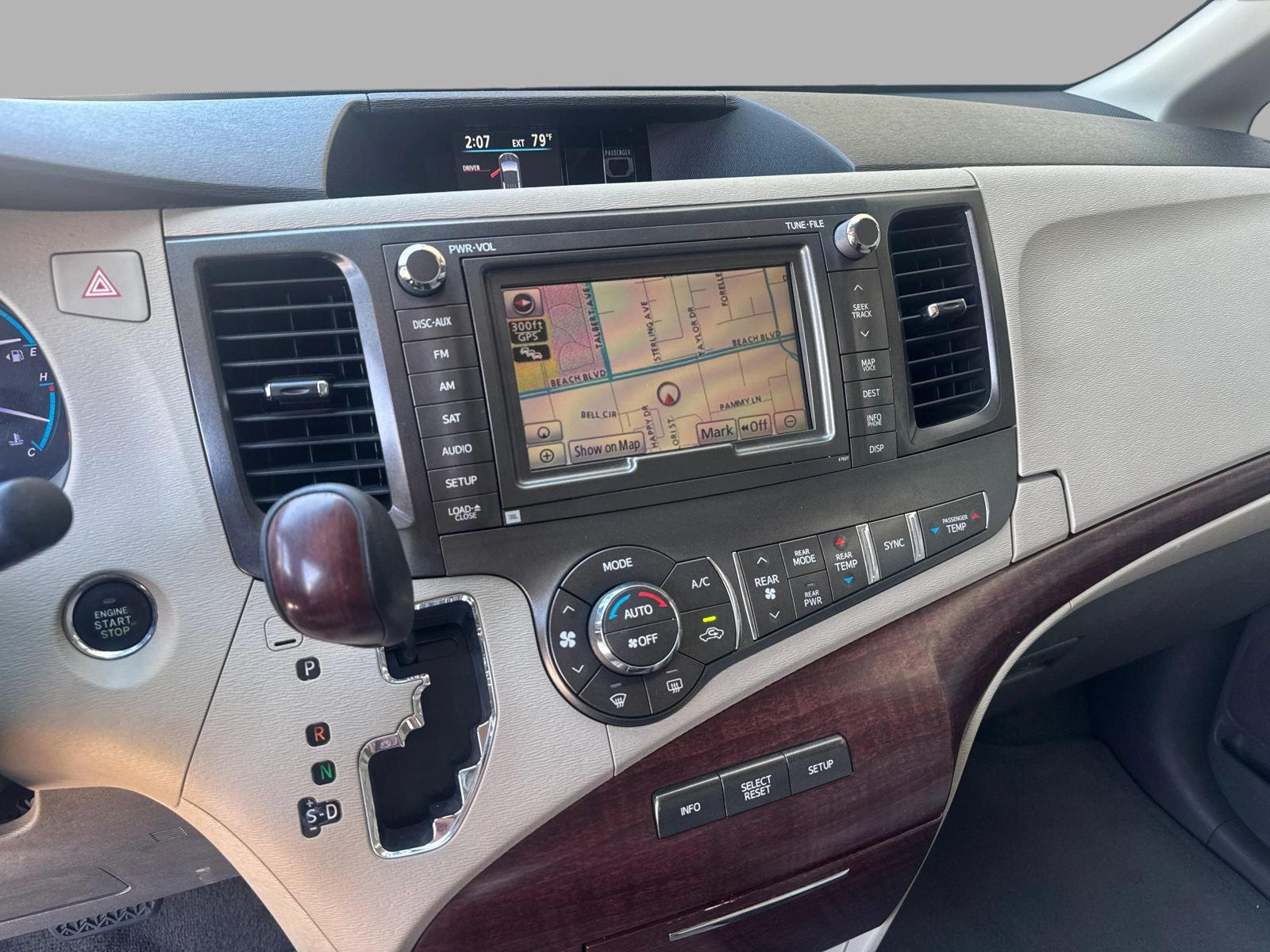 Used 2011 Toyota Sienna XLE w/ XLE Navigation Pkg FWD image 22