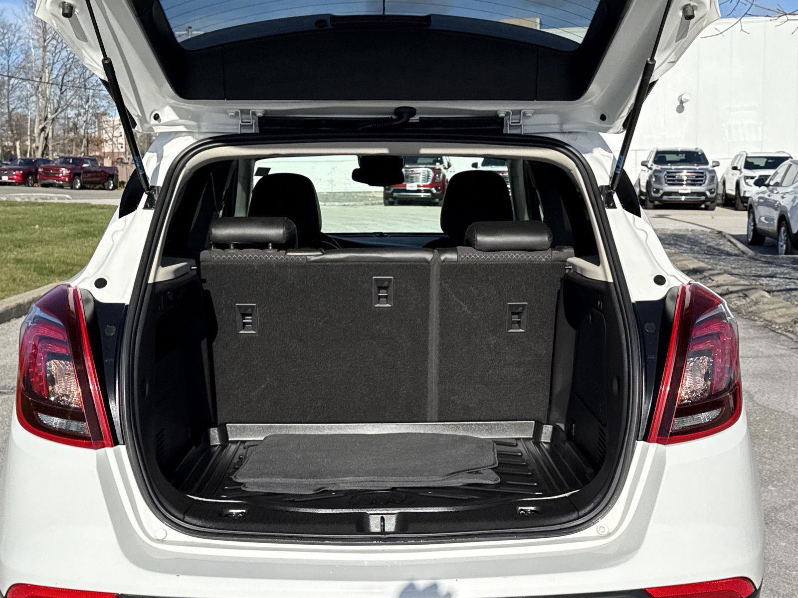 Used 2022 Buick Encore Preferred w/ Safety Package image 9