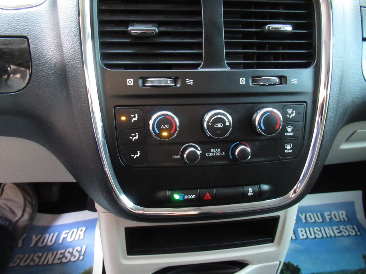 Used 2019 Dodge Grand Caravan SE w/ UConnect Hands-Free Group image 23