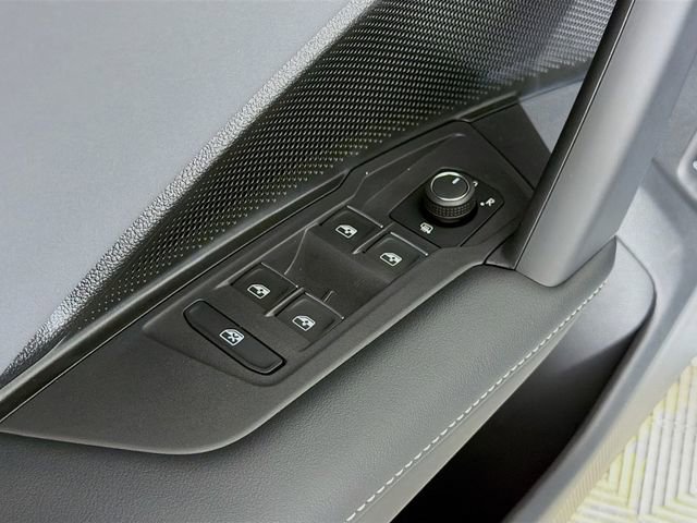 New 2026 Volkswagen Tiguan SE image 19