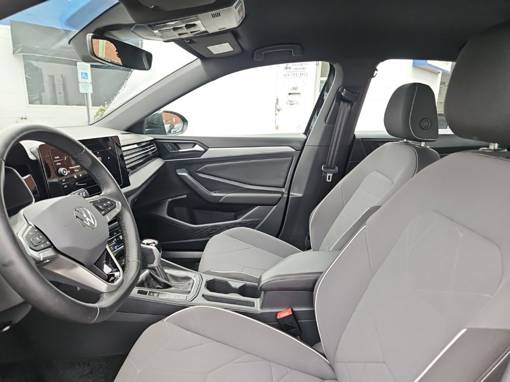 Used 2025 Volkswagen Jetta Sport FWD image 18