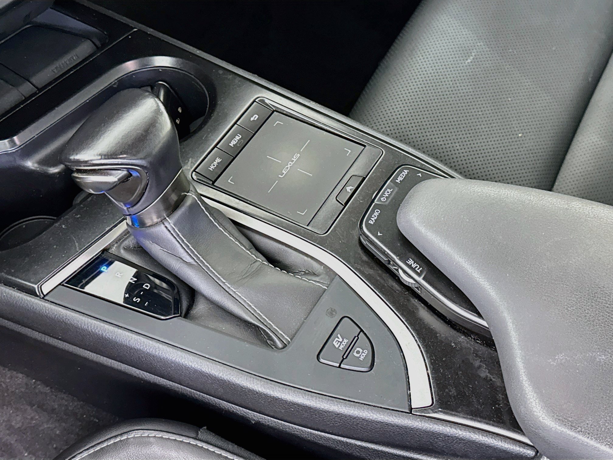 Used 2019 Lexus UX 250h w/ Premium Package AWD/4WD image 16