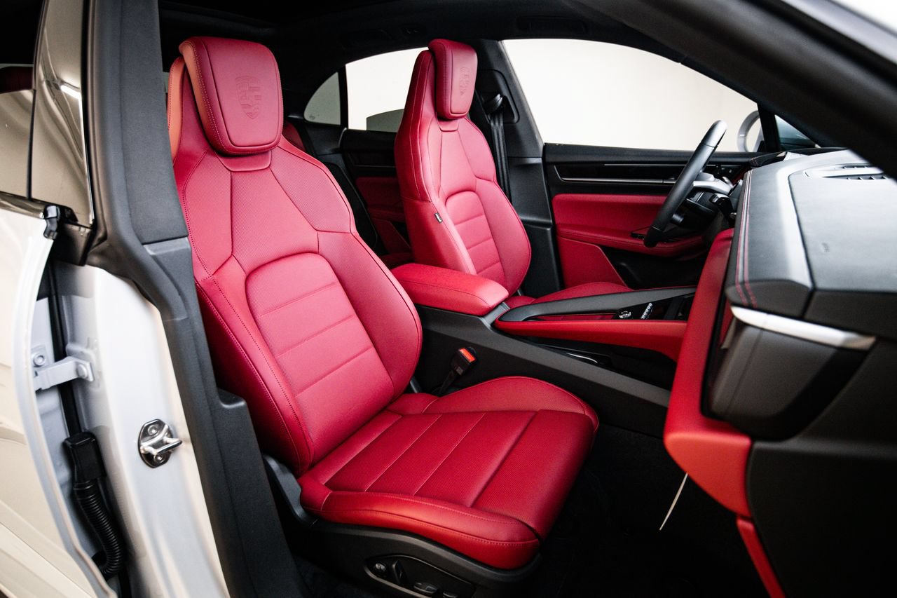 New 2026 Porsche Macan Electric RWD image 29