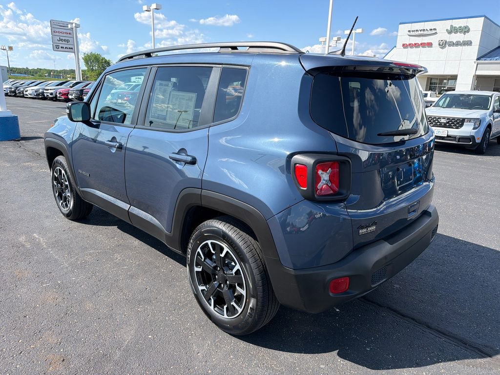 Used 2023 Jeep Renegade Latitude AWD/4WD image 3