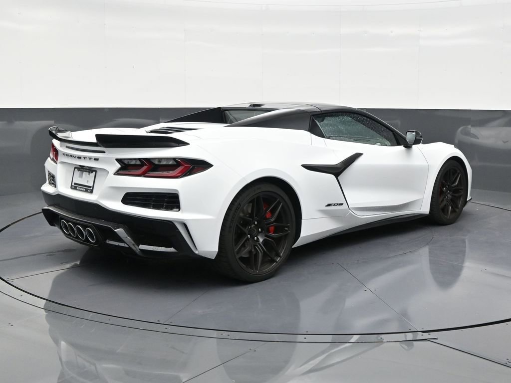 Used 2026 Chevrolet Corvette Z06 RWD image 5
