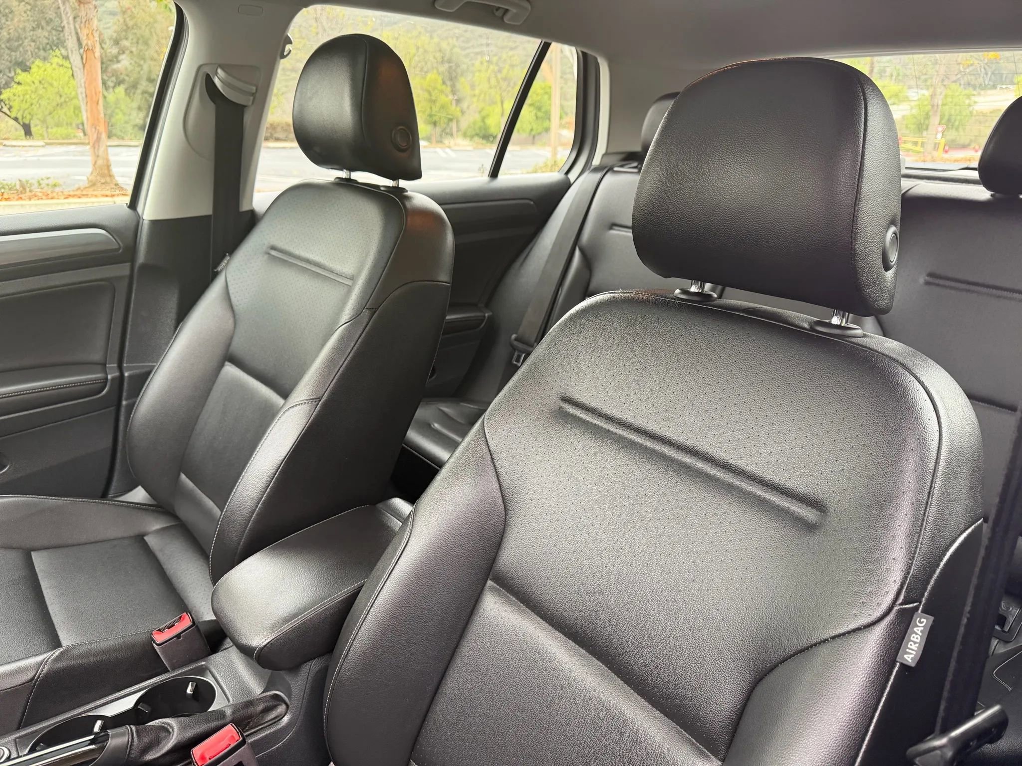 Used 2018 Volkswagen Golf SE image 12