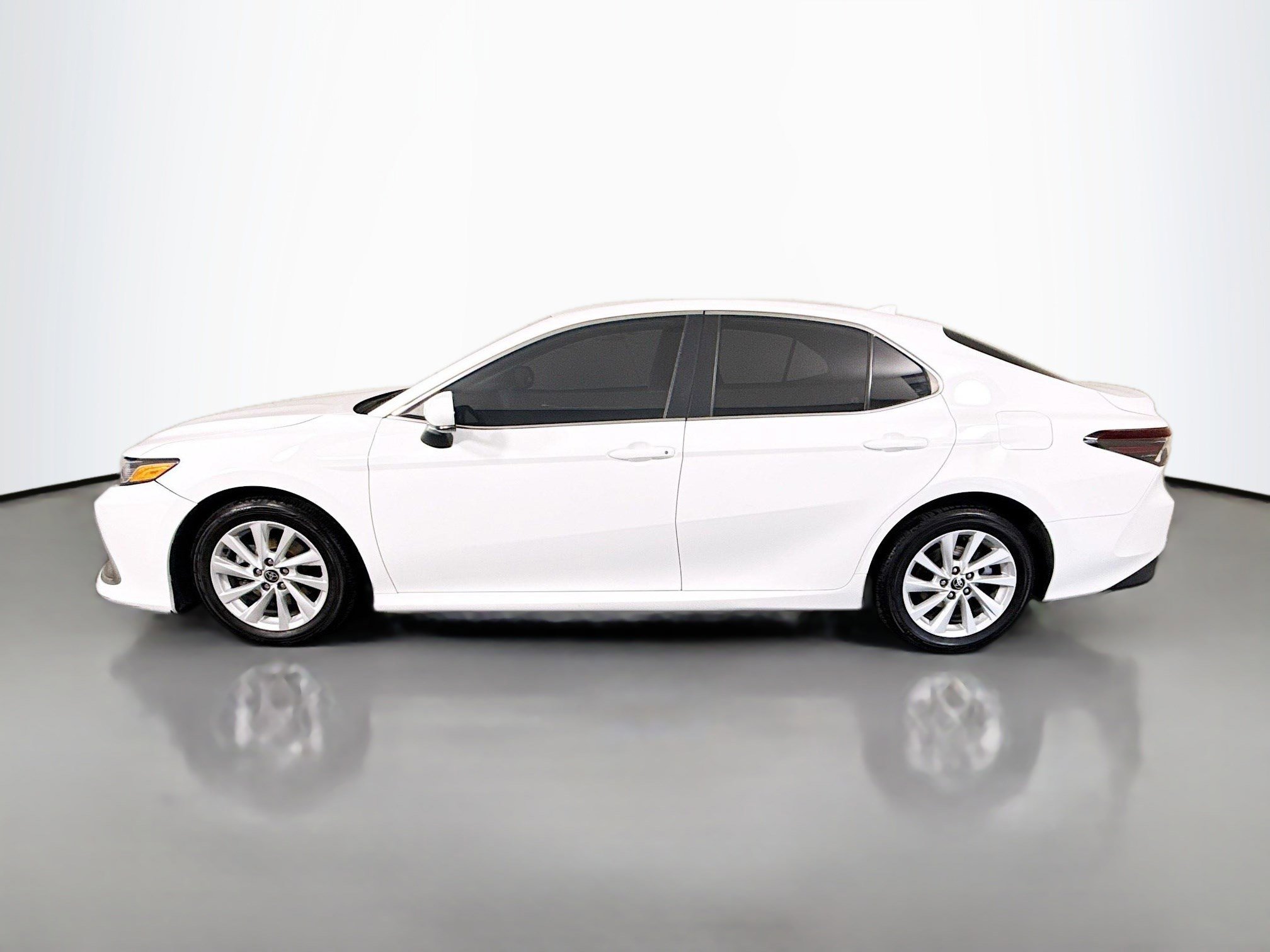Used 2021 Toyota Camry LE FWD image 6