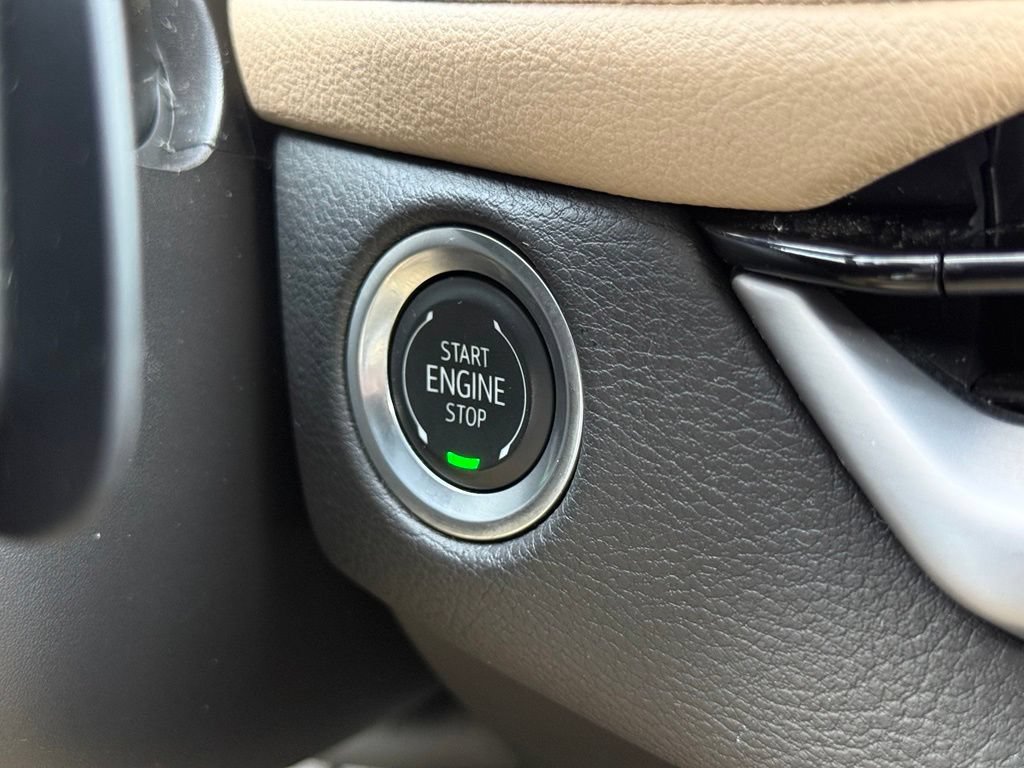 Certified 2025 Cadillac XT4 Premium Luxury FWD image 31