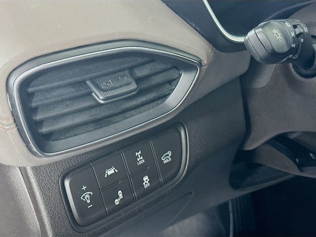 Used 2019 Hyundai Santa Fe Limited image 11