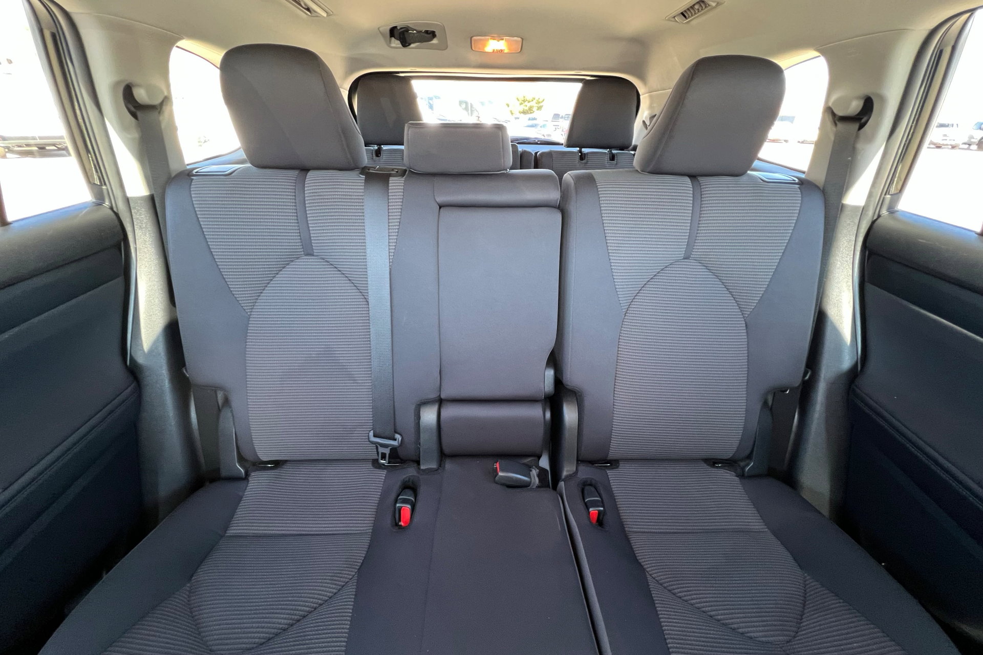 Used 2024 Toyota Highlander LE image 27